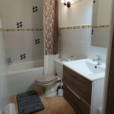 Studio Agreable Tout Confort Les Angles  Exterior photo